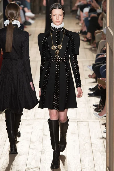 Look 8